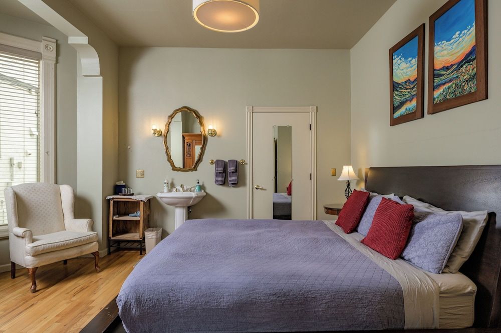 Queen Anne Bed And Breakfast Local Artist Suite #1 2