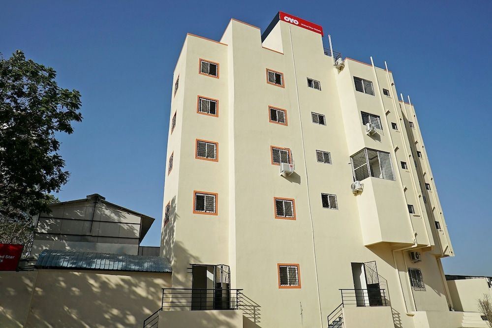 undefined OYO 19363 United Star Hotel 3