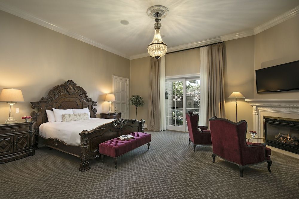 The Genevieve Superior Studio Suite, 1 King Bed (Couture King Suite)