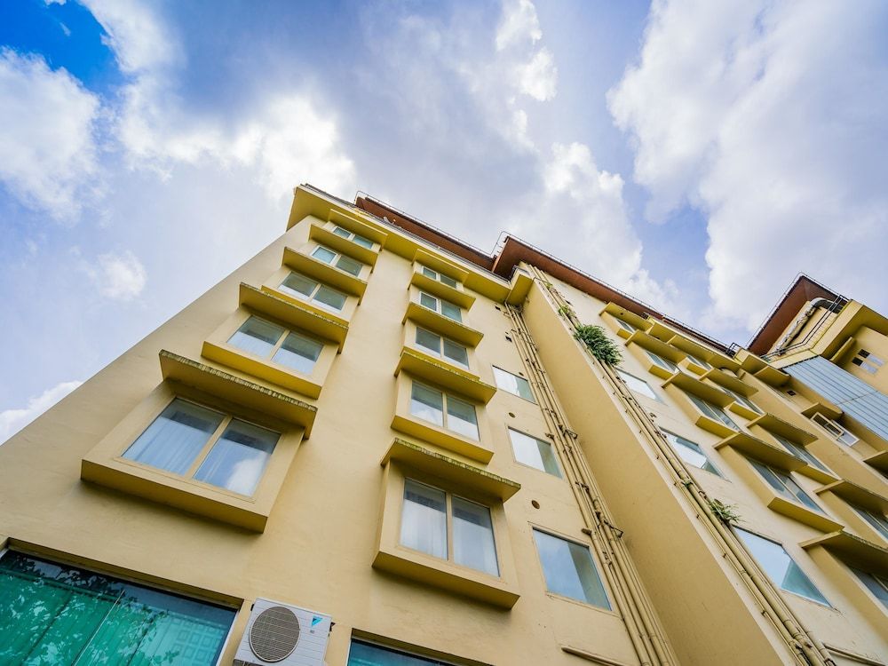 undefined OYO 15459 Home Exotic 2BHK Vyttila