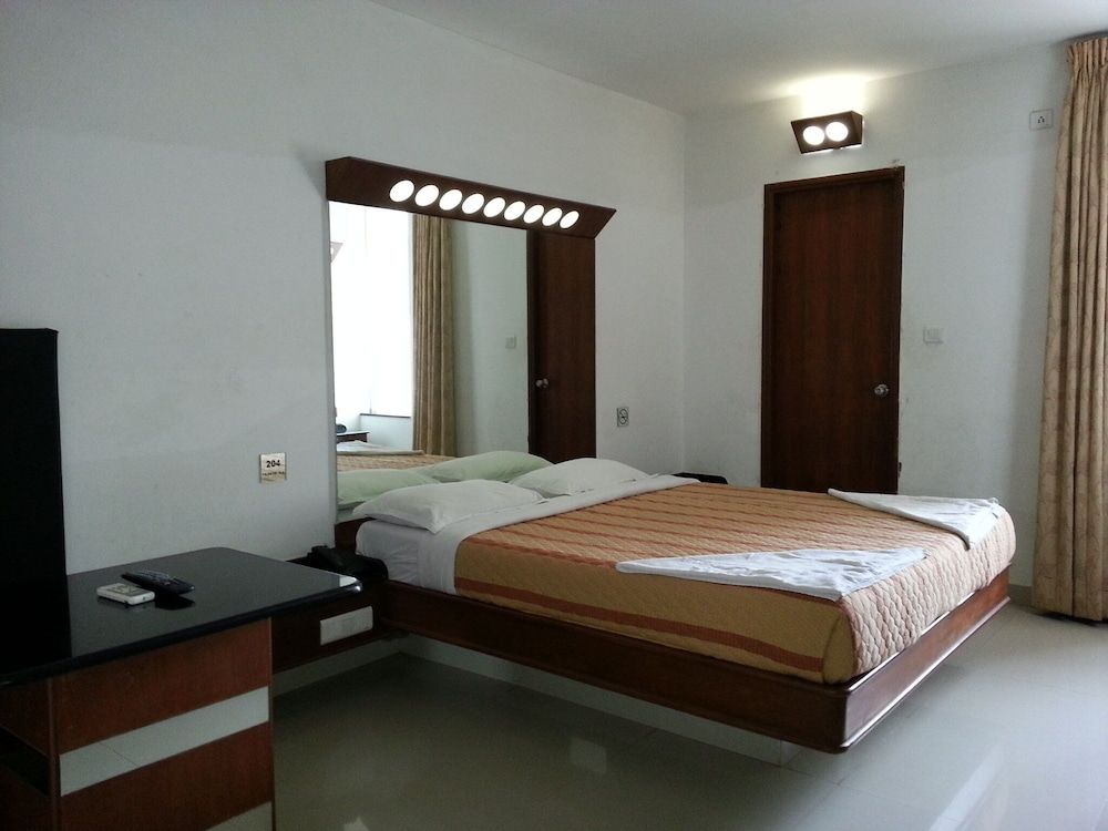 Lotus Bay View Hotel Executive Room ( NON SEA FACING) 2