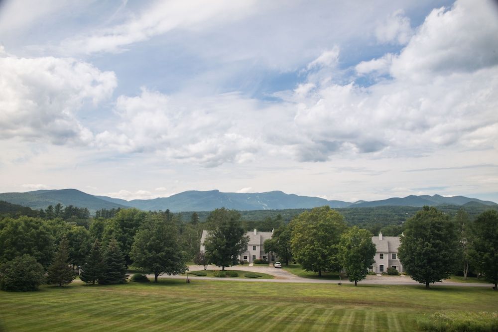 Brass Lantern Inn Deluxe Studio Suite, 1 Queen Bed with Sofa bed, Fireplace, Mountain View (Mt. Mansfield) 2