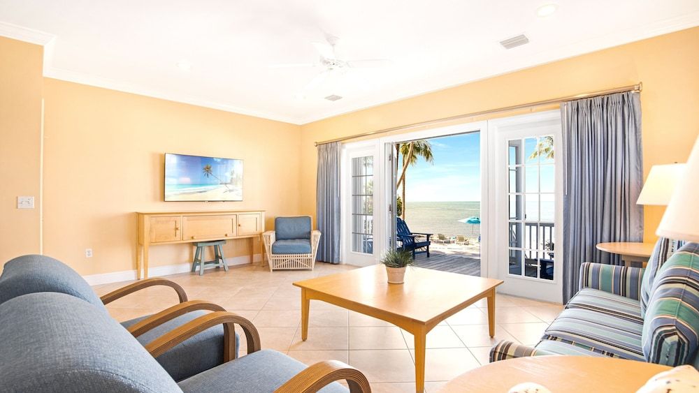 Tranquility Bay Beachfront Hotel and Resort Villa, 3 Bedrooms, Beachfront 8