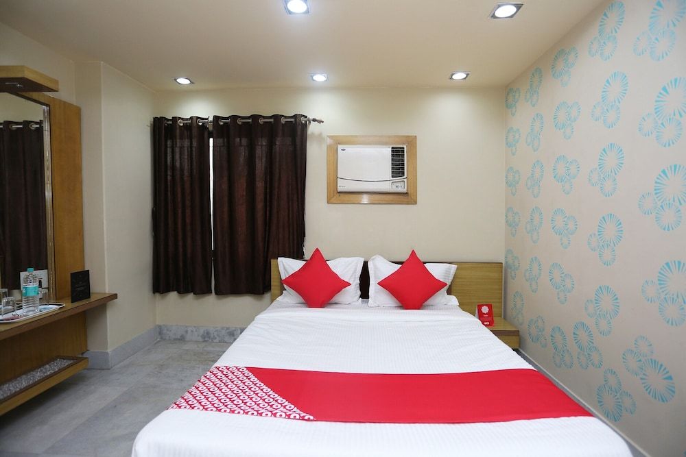 OYO 24907 Hotel California Standard Double Room 7