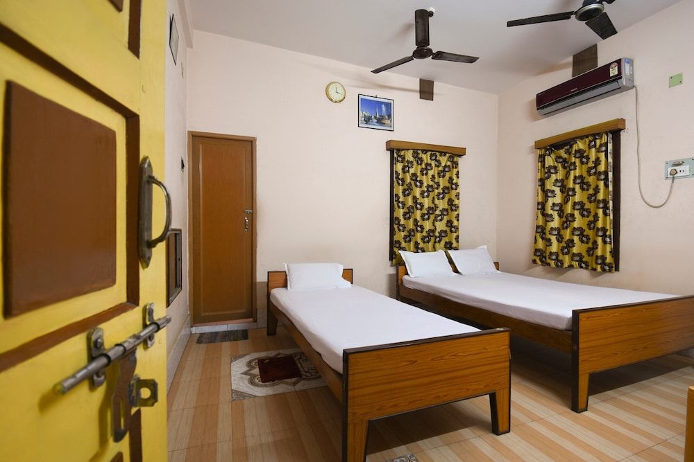 undefined SPOT ON 48582 Monalisa Lodge 5