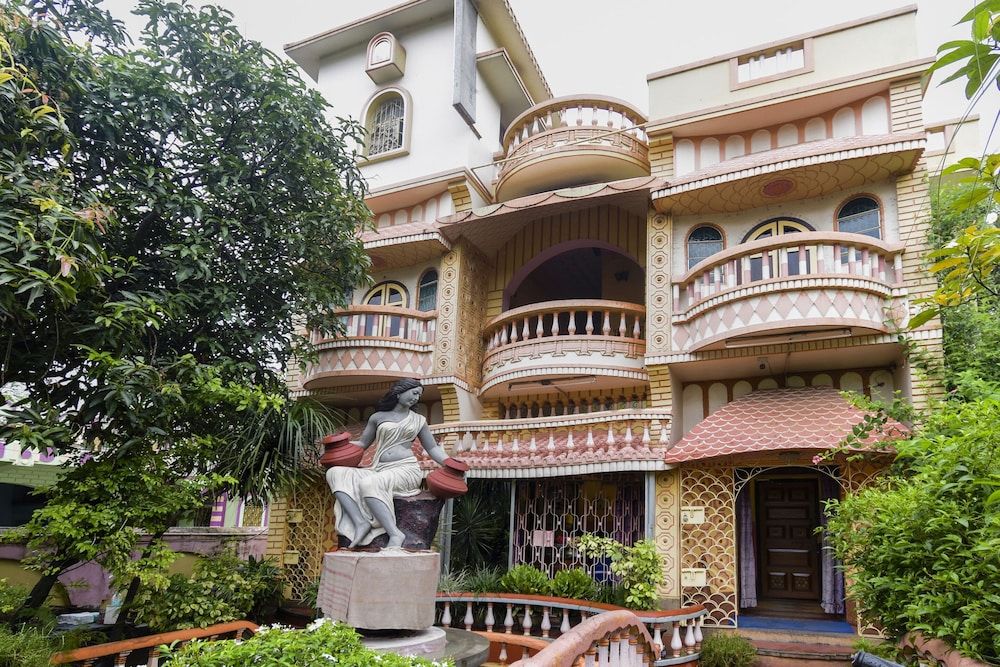 undefined SPOT ON 48582 Monalisa Lodge