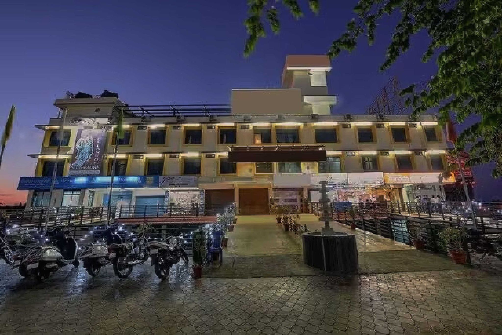 Collection O Hotel Samanvi International