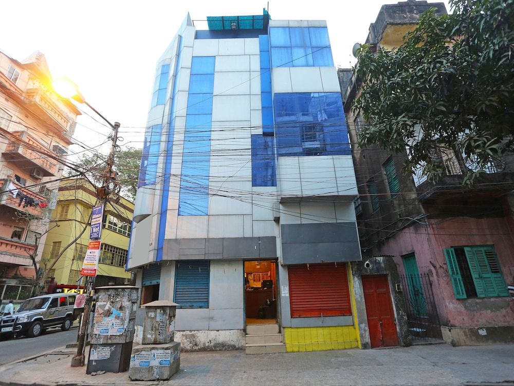 undefined OYO 11888 Rasbehari Avenue 2