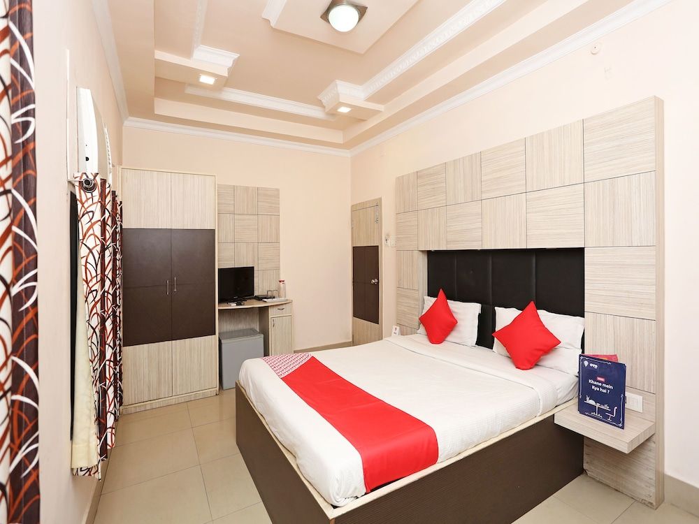 OYO 11888 Rasbehari Avenue Double or Twin Room 2