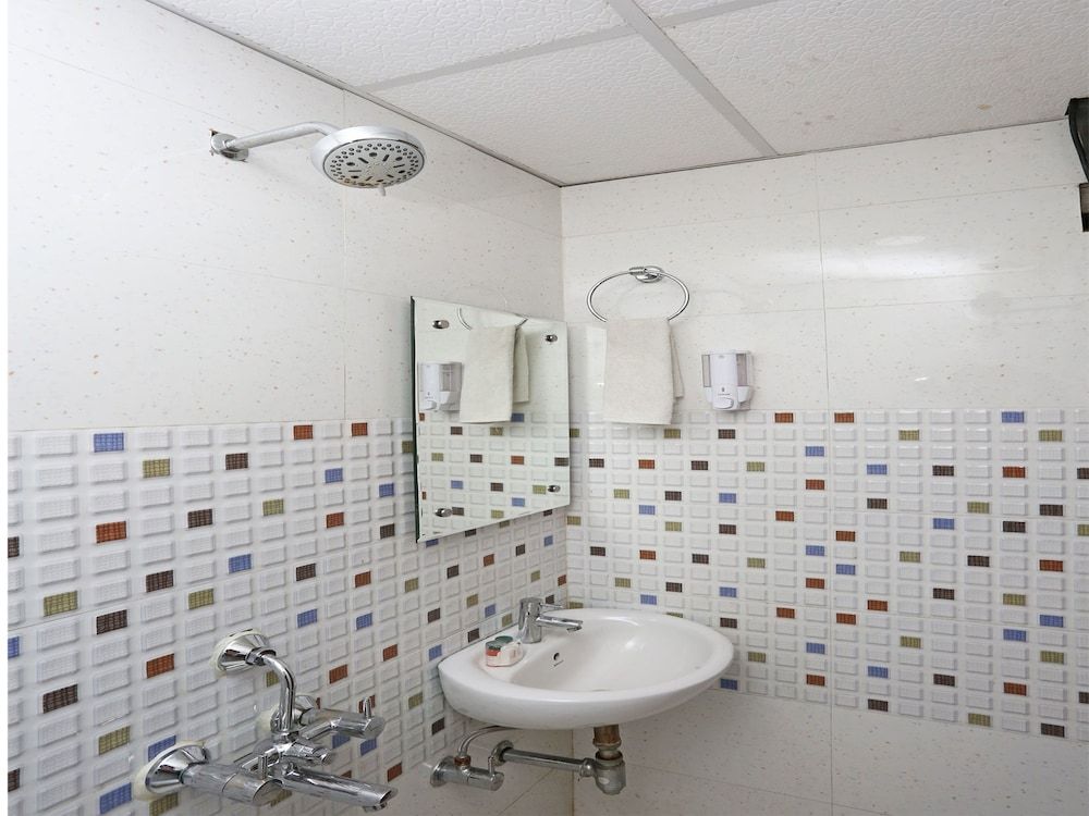 OYO 8961 Hotel RR Palace Double or Twin Room 10