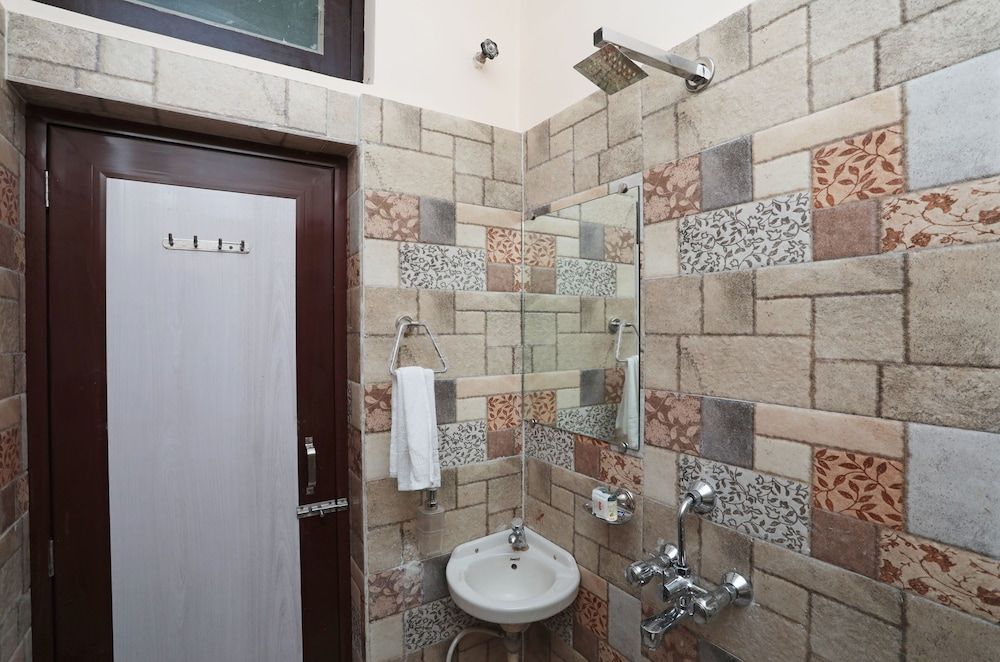 OYO 22297 Hotel 86b Single Room, 1 Queen Bed 4