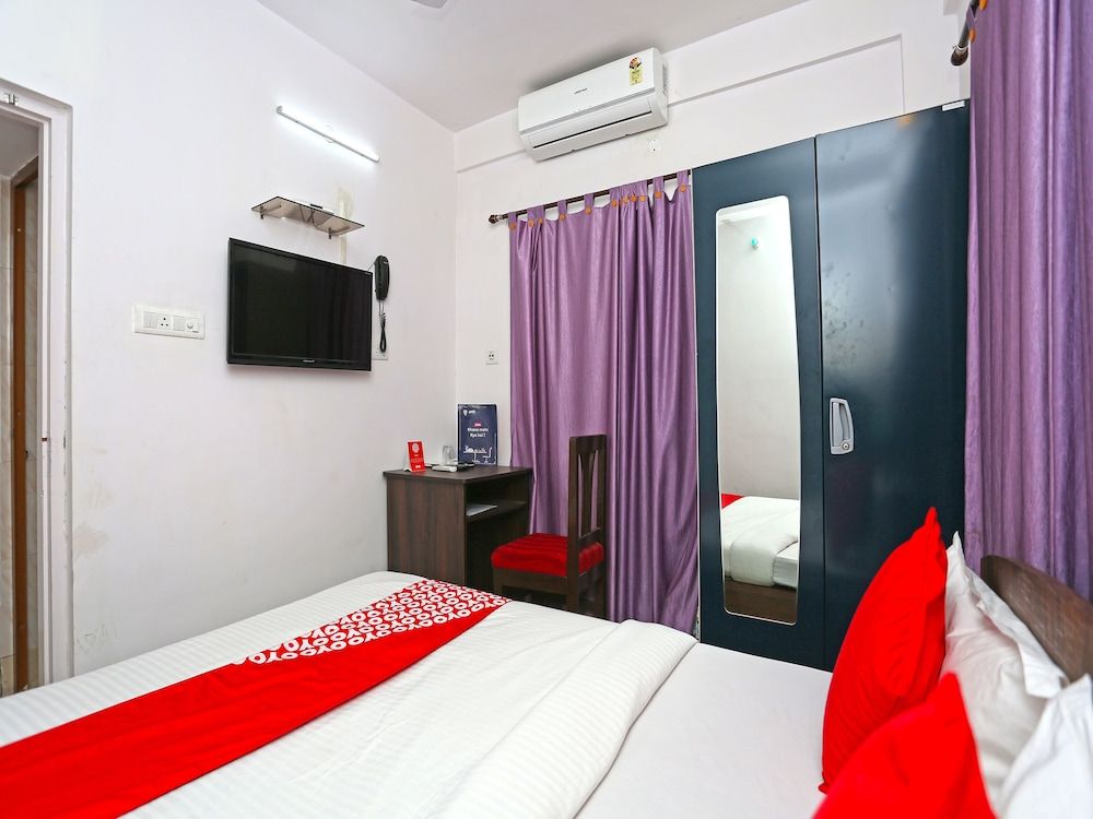 OYO 9980 Violet Guest House Double Room, 1 Queen Bed 3