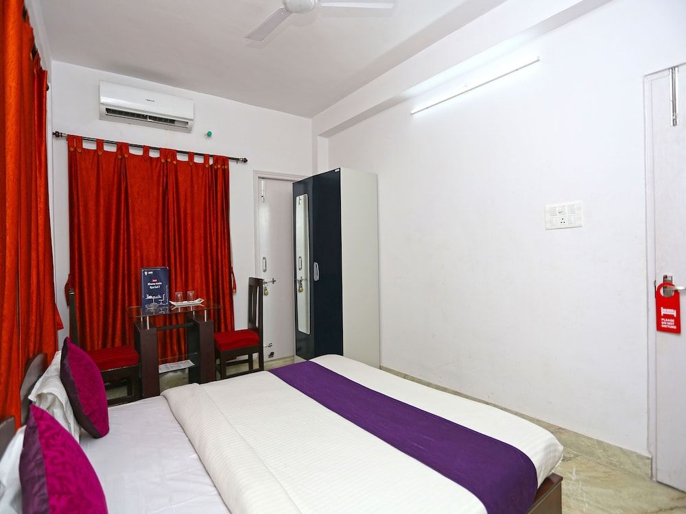 OYO 9980 Violet Guest House Classic Room 4