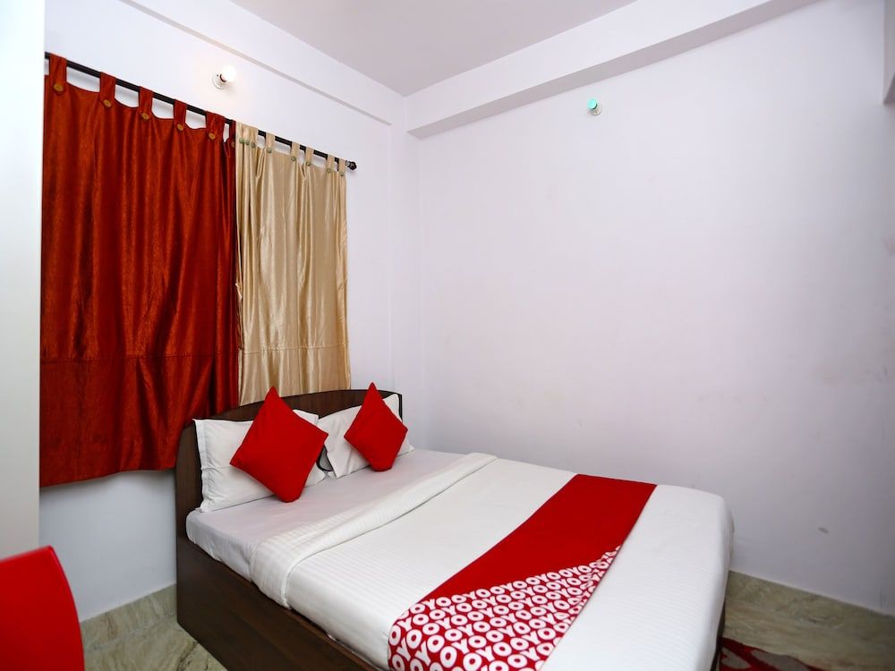 OYO 9980 Violet Guest House Double Room, 1 Queen Bed 2