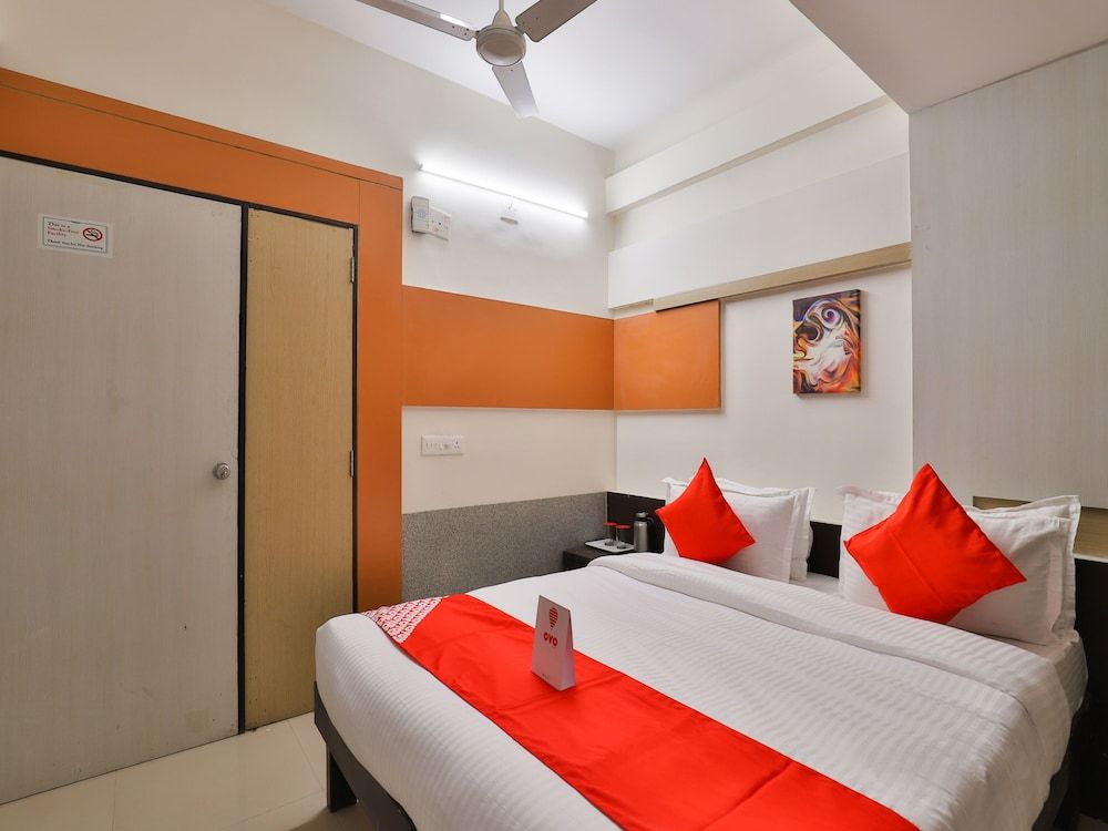 undefined OYO 14942 Hotel Maple Leaf 8