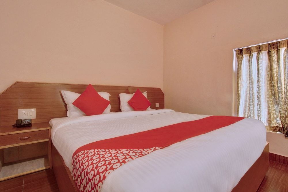 OYO 28833 Joe Grande Standard Room 5