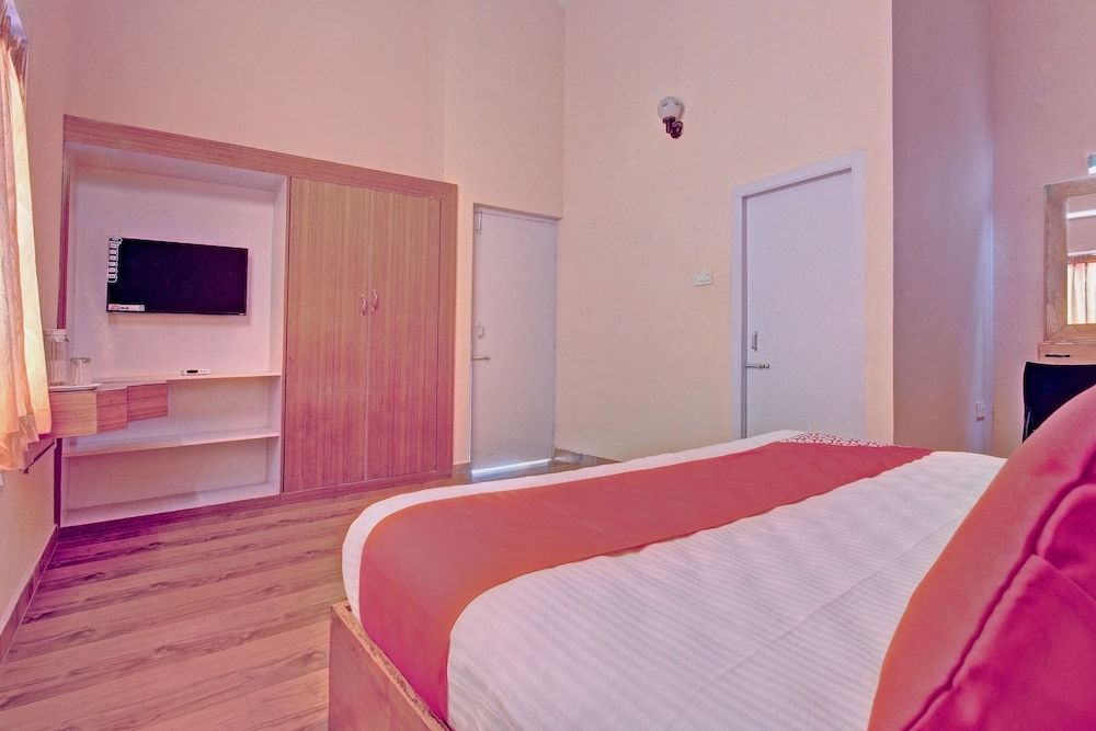 OYO 28833 Joe Grande Standard Room 17