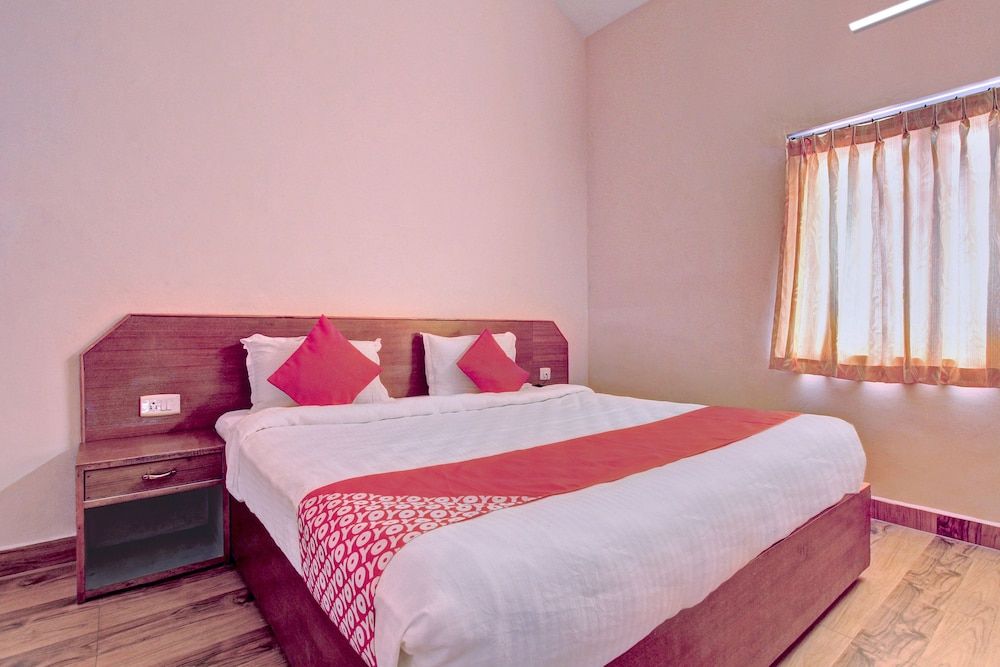 OYO 28833 Joe Grande Standard Room 9