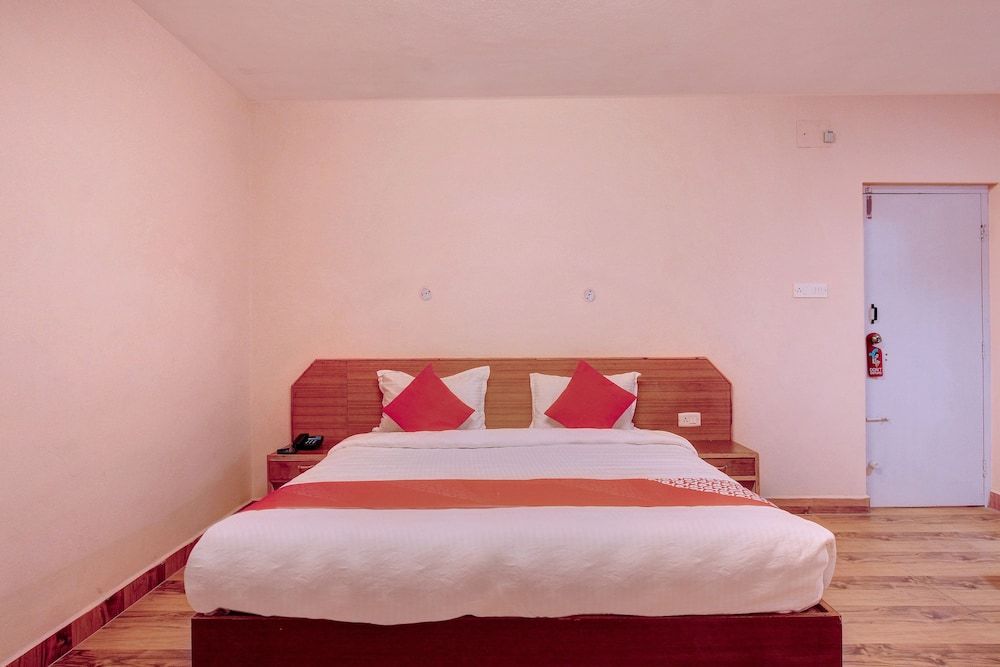 OYO 28833 Joe Grande Standard Room 20