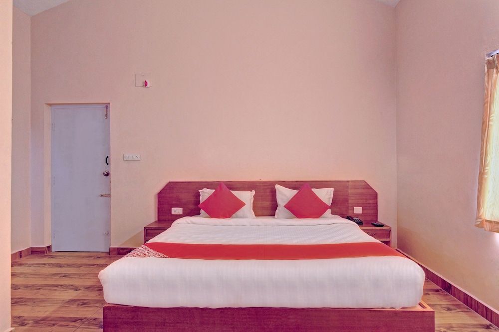 OYO 28833 Joe Grande Standard Room 16