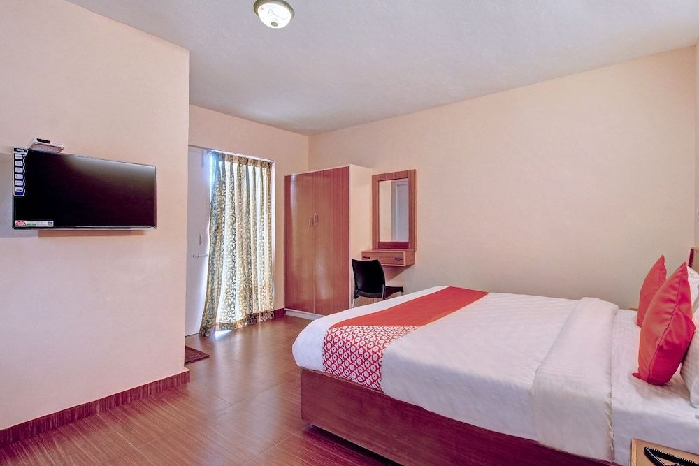 OYO 28833 Joe Grande Standard Room 12