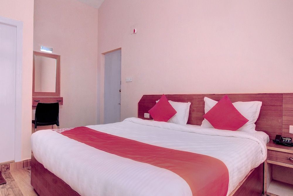 OYO 28833 Joe Grande Standard Room