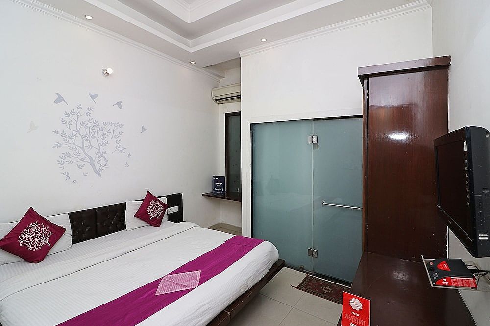 OYO 8349 Hotel Crown Palace Double or Twin Room 11