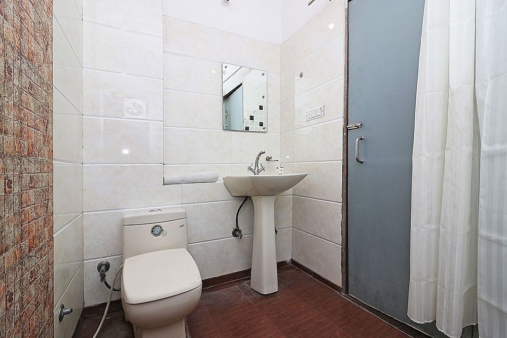 OYO 8349 Hotel Crown Palace Double or Twin Room 14