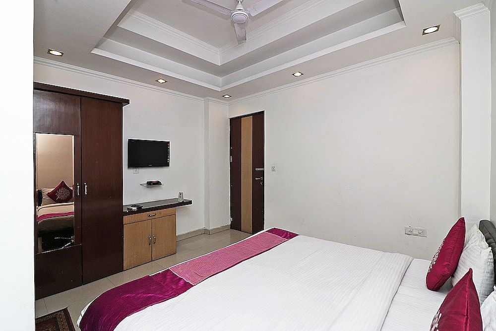 OYO 8349 Hotel Crown Palace Double or Twin Room 6