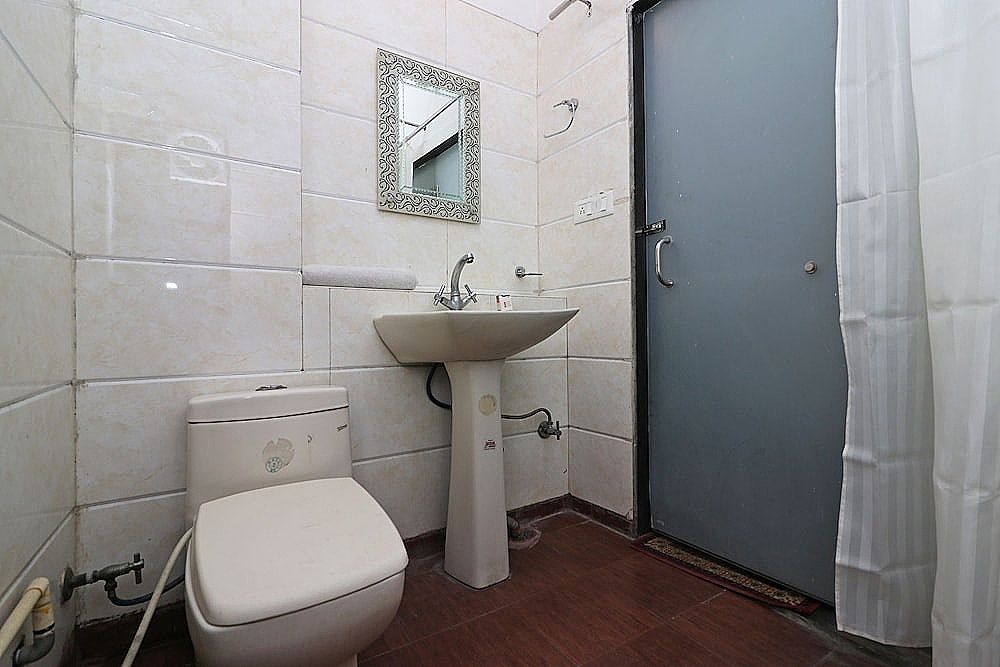 OYO 8349 Hotel Crown Palace Double or Twin Room 16