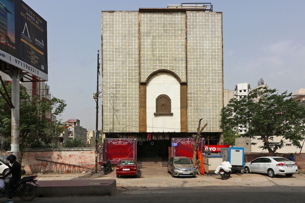 OYO 8349 Hotel Crown Palace