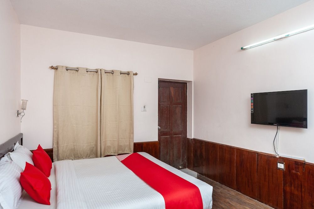 OYO 27809 Hotel Ganapathy Garden Standard Room 6