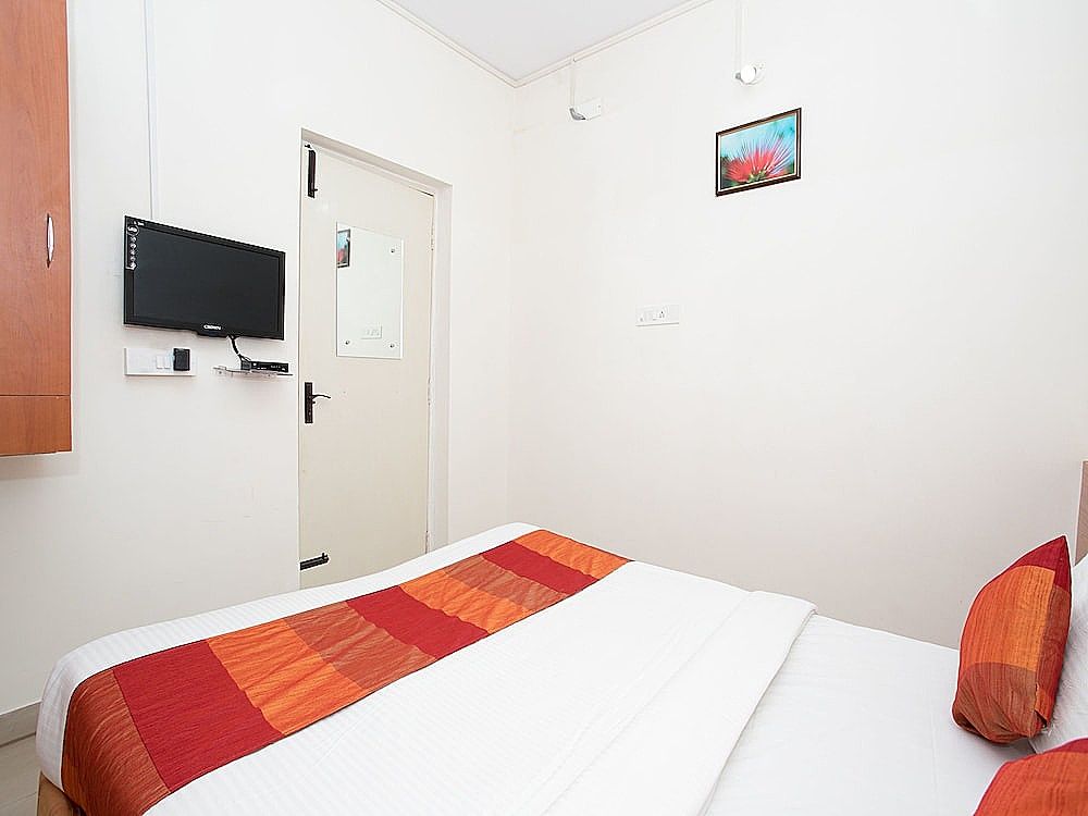 undefined OYO 8845 Airport AC Transit Stay 7