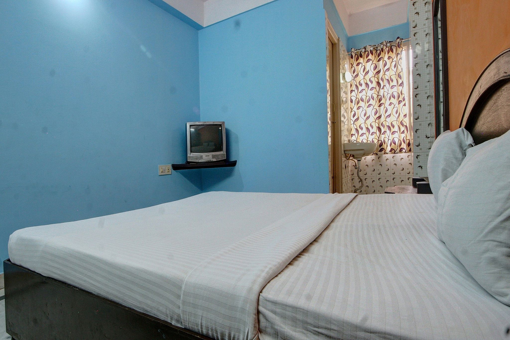 SPOT ON Radha Krishna Deluxe Lodge Near Cubbon Park Classic 3