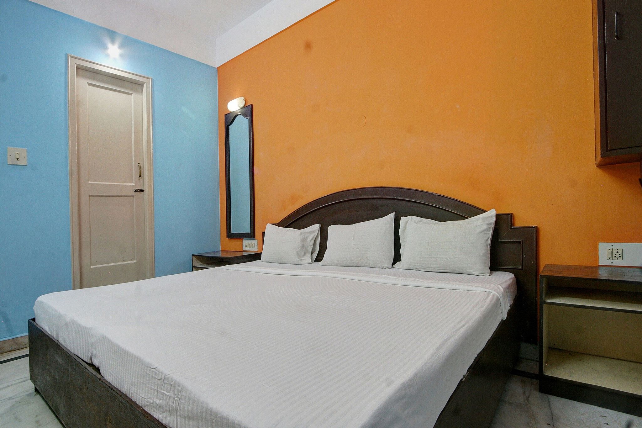 SPOT ON Radha Krishna Deluxe Lodge Near Cubbon Park Classic 10