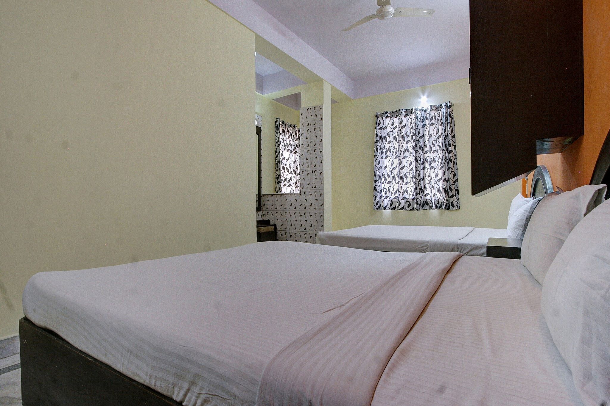SPOT ON Radha Krishna Deluxe Lodge Near Cubbon Park Classic 7