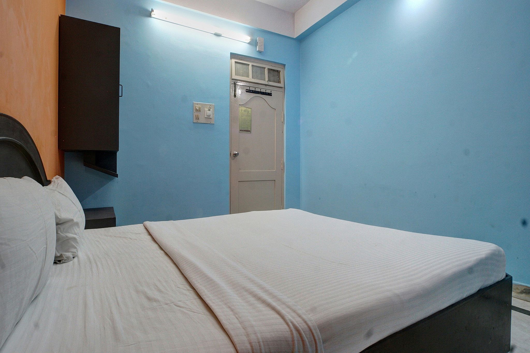 SPOT ON Radha Krishna Deluxe Lodge Near Cubbon Park Classic 18