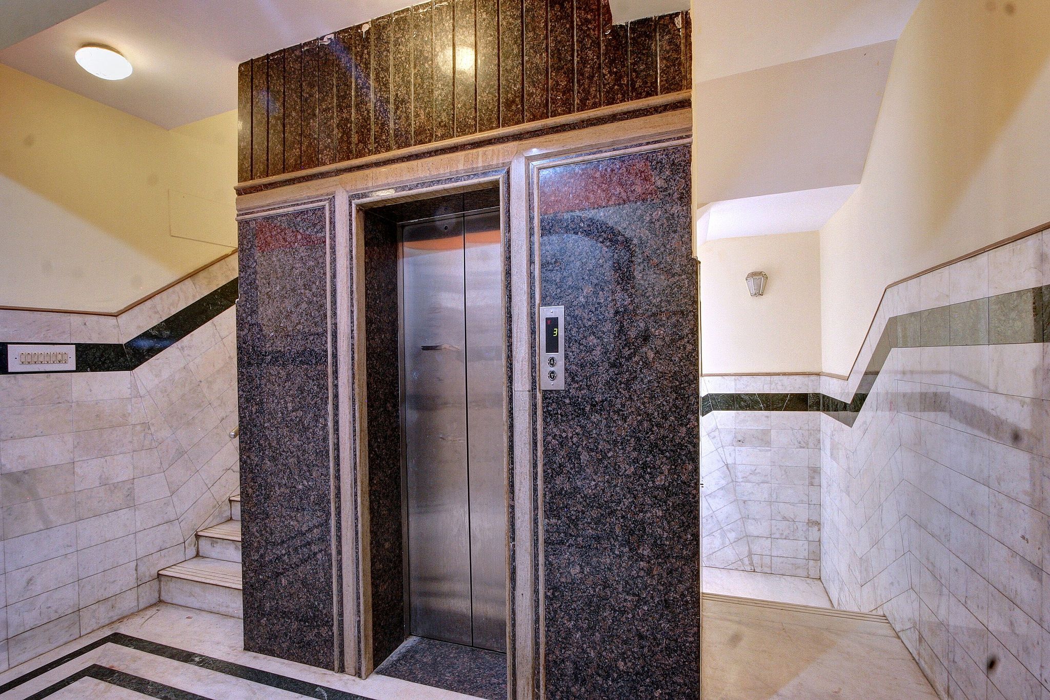 SPOT ON Radha Krishna Deluxe Lodge Near Cubbon Park Classic 19