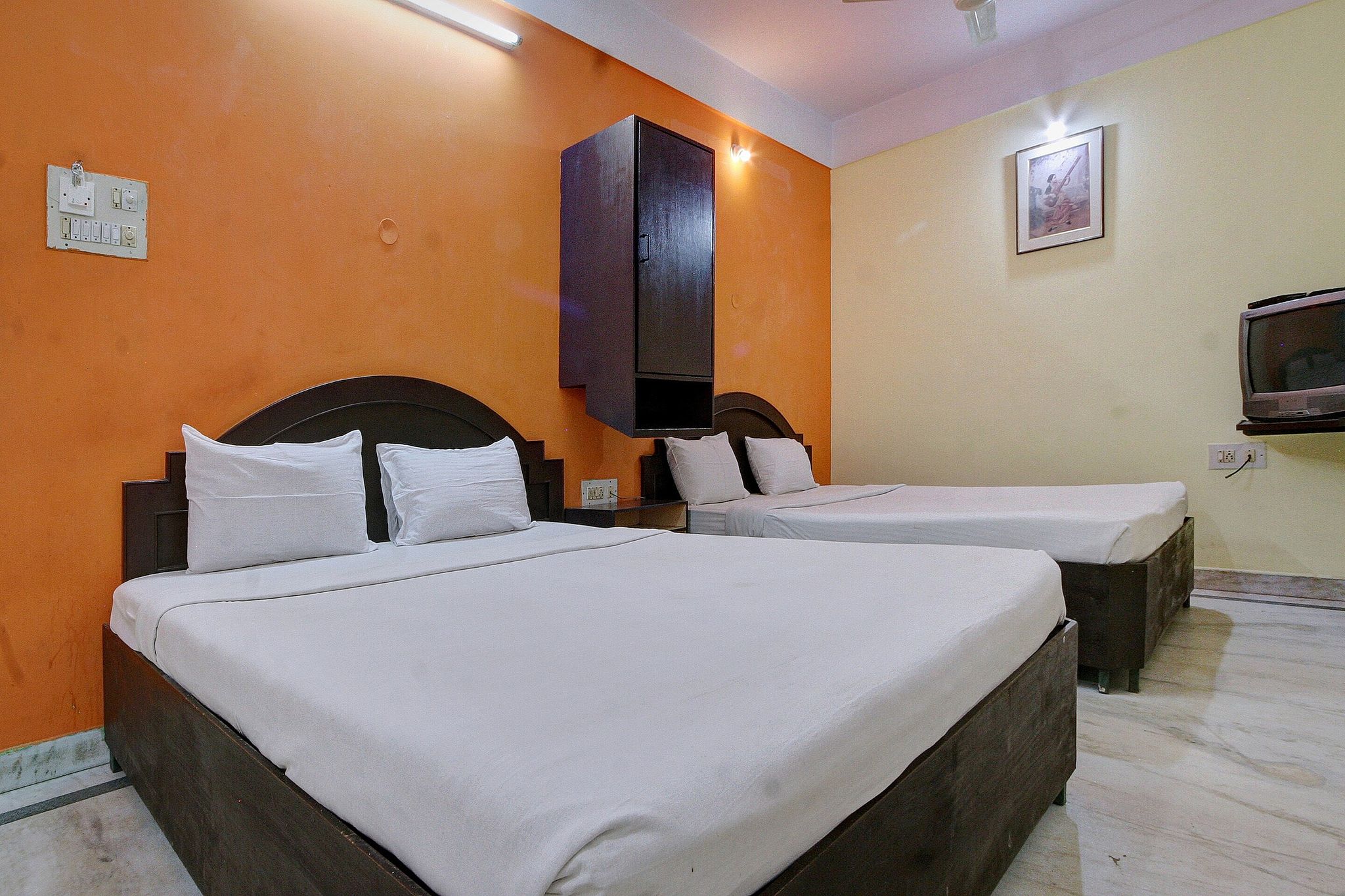 SPOT ON Radha Krishna Deluxe Lodge Near Cubbon Park Classic 16