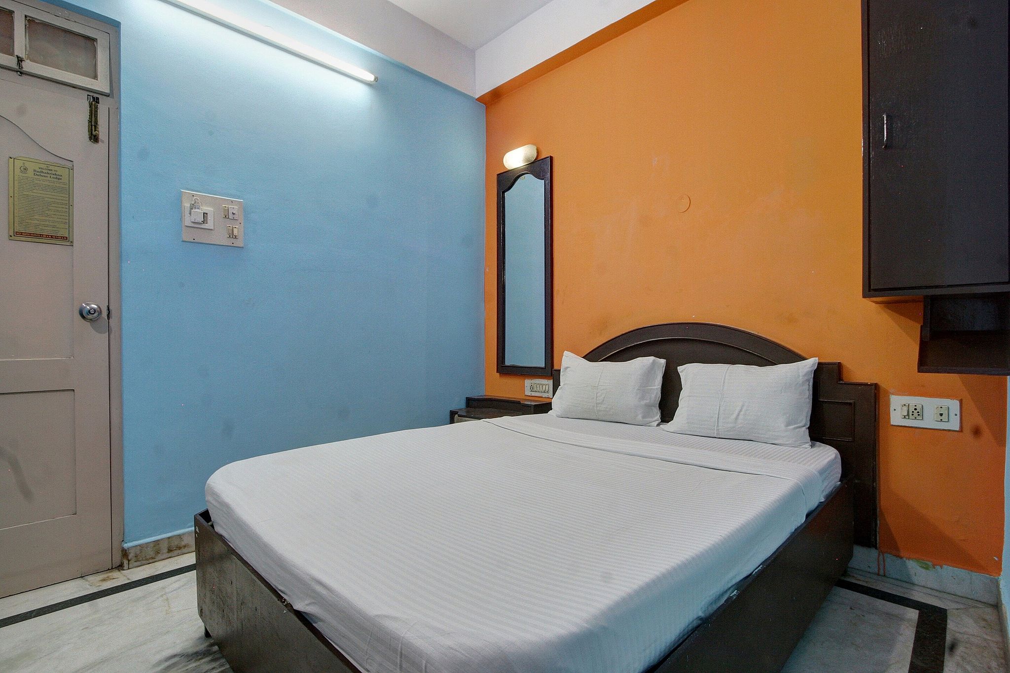 SPOT ON Radha Krishna Deluxe Lodge Near Cubbon Park Classic 13