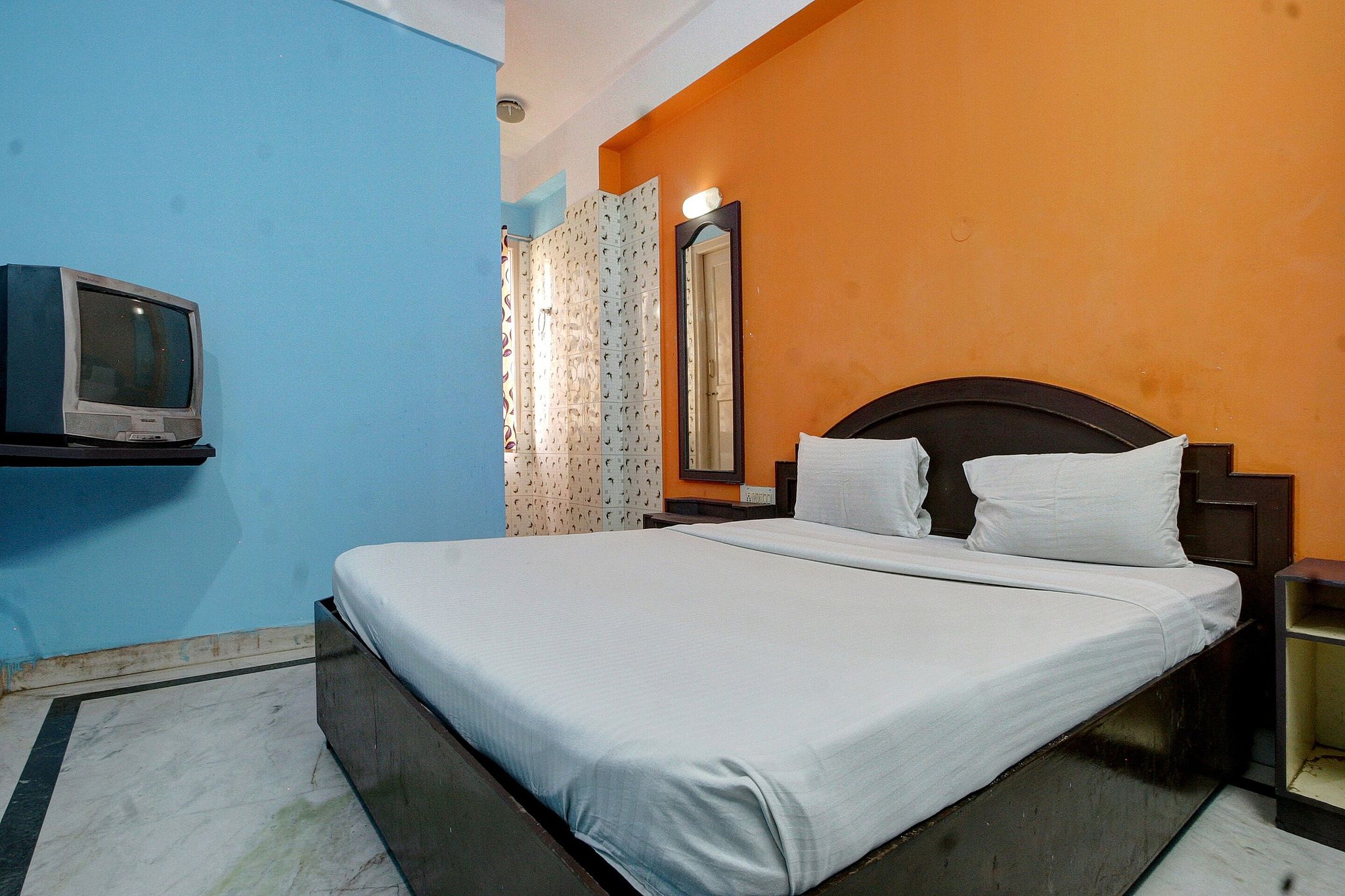 SPOT ON Radha Krishna Deluxe Lodge Near Cubbon Park Classic 12
