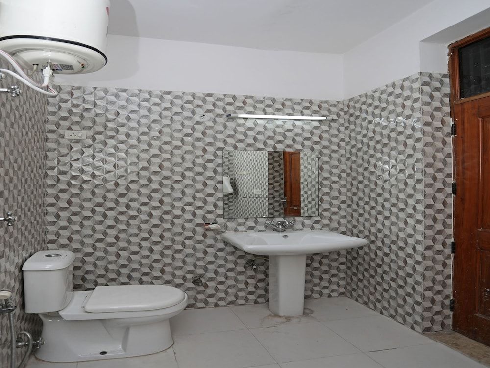 OYO 12502 City Hotel Double or Twin Room 15