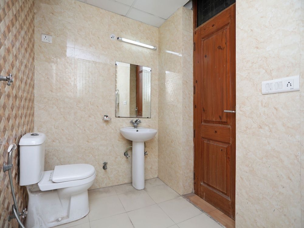 OYO 12502 City Hotel Double or Twin Room 16