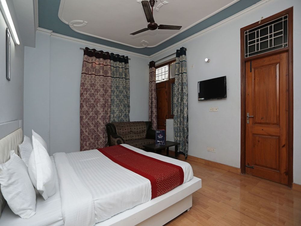 OYO 12502 City Hotel Double or Twin Room 7