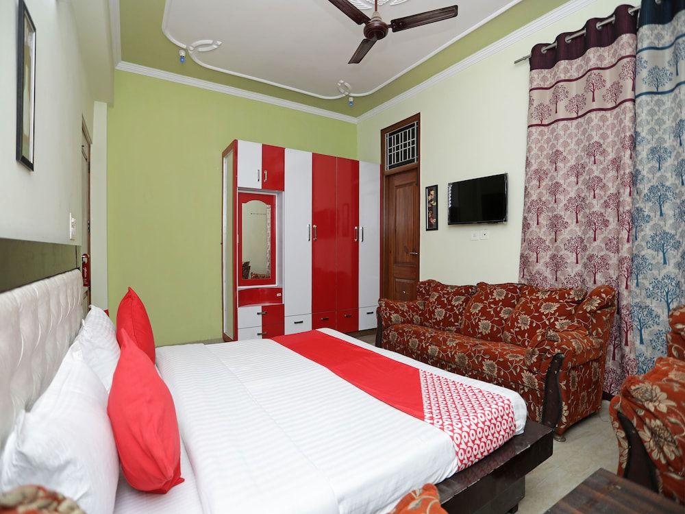 undefined OYO 12502 City Hotel 4