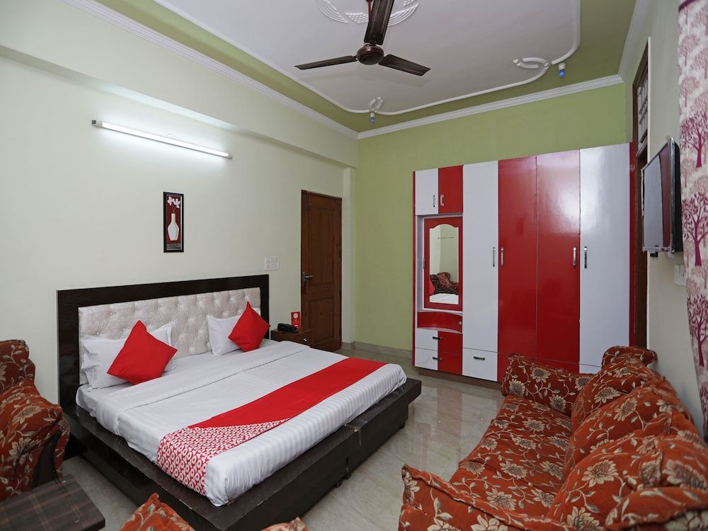 undefined OYO 12502 City Hotel 6