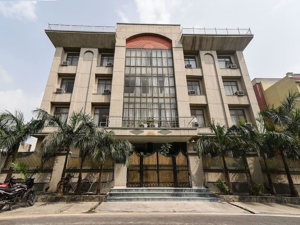 undefined Capital O 16676 near Noida City Center 3