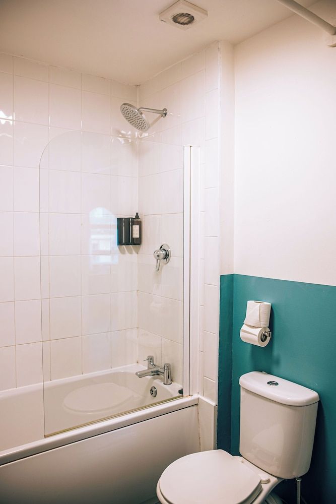 Malacuna Manchester Twin Room 3