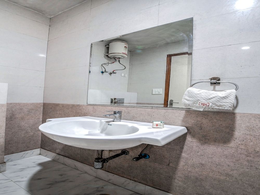 OYO 6340 Glorify Stay 3 Double or Twin Room 11