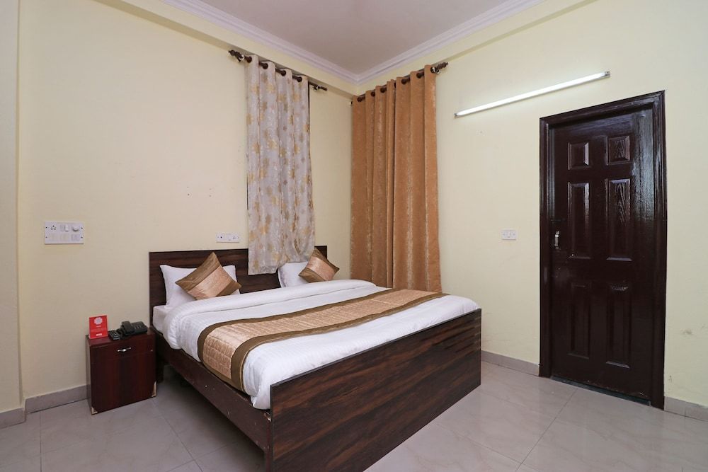 undefined OYO 10747 Vashu Residency 6